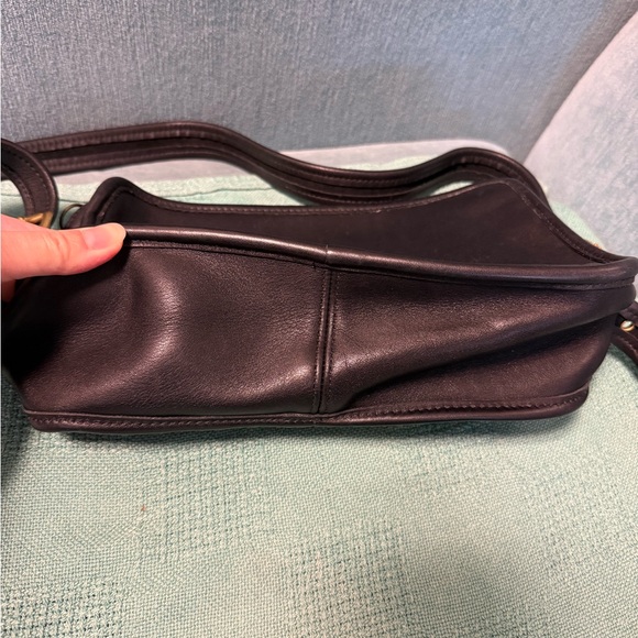 Coach vintage black Leather Crossbody Bag - Picture 5 of 8